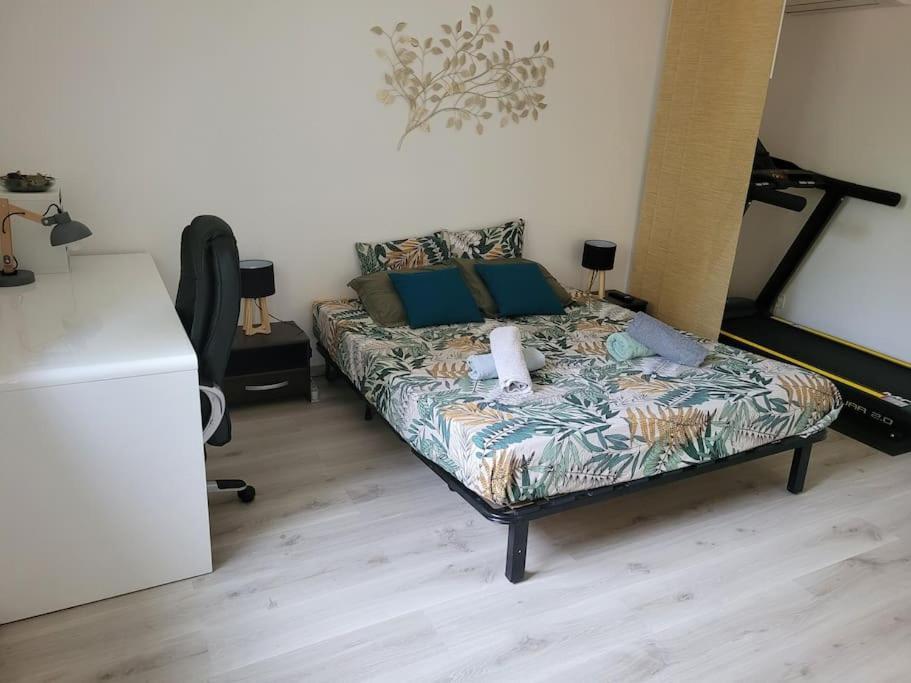 Appartement tout équipé en rez-de-jardin entre Gard et Ardèche Saint-Julien-de-Peyrolas Esterno foto
