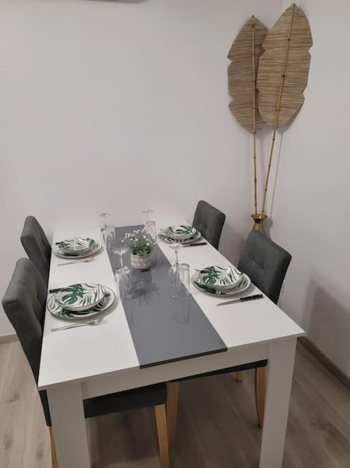 Appartement tout équipé en rez-de-jardin entre Gard et Ardèche Saint-Julien-de-Peyrolas Esterno foto