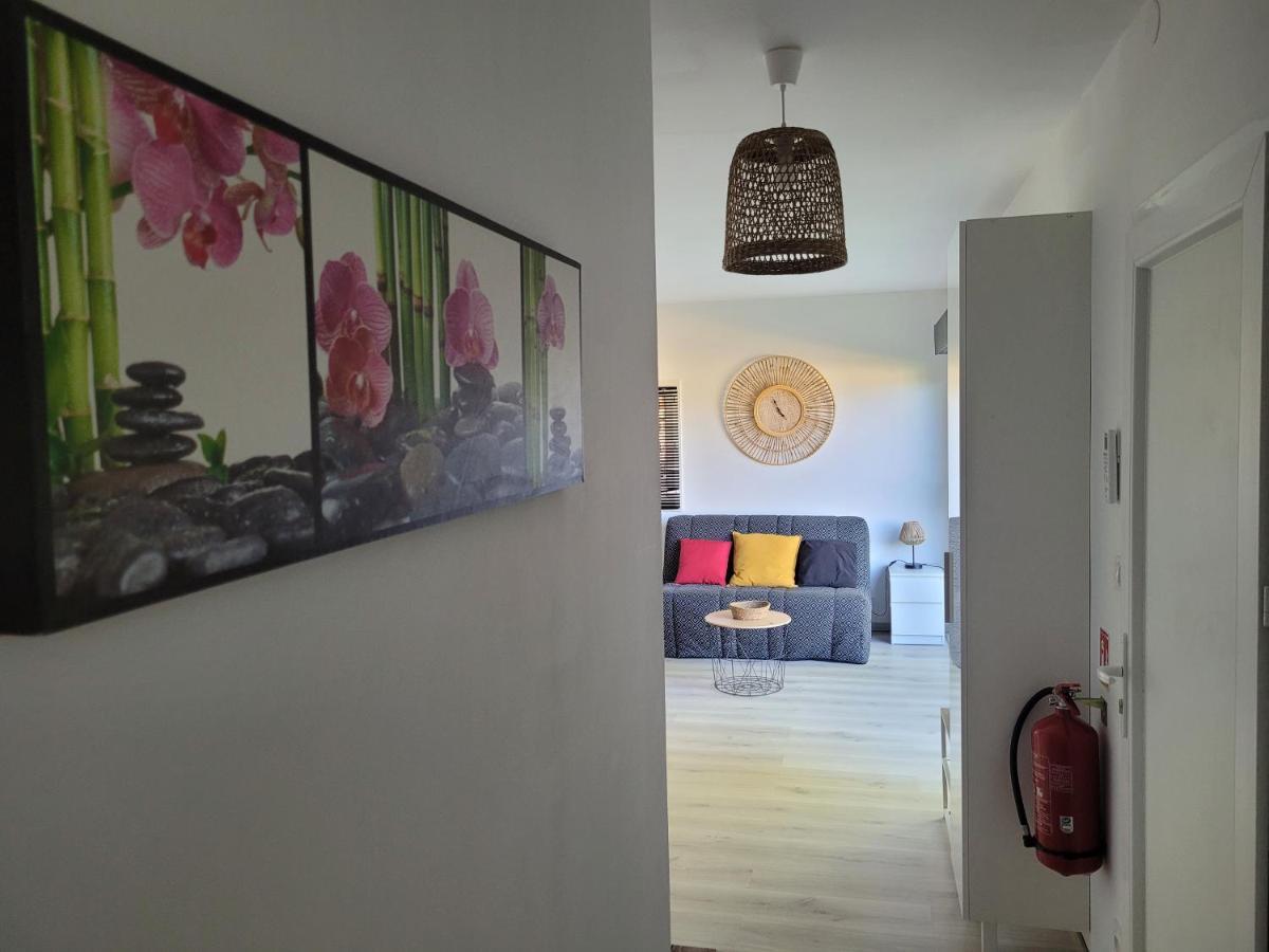 Appartement tout équipé en rez-de-jardin entre Gard et Ardèche Saint-Julien-de-Peyrolas Esterno foto