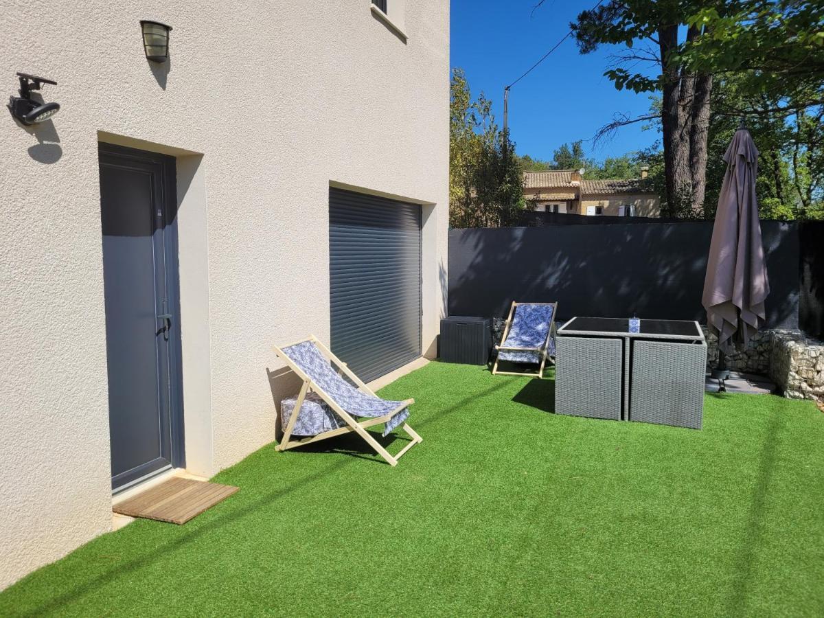 Appartement tout équipé en rez-de-jardin entre Gard et Ardèche Saint-Julien-de-Peyrolas Esterno foto