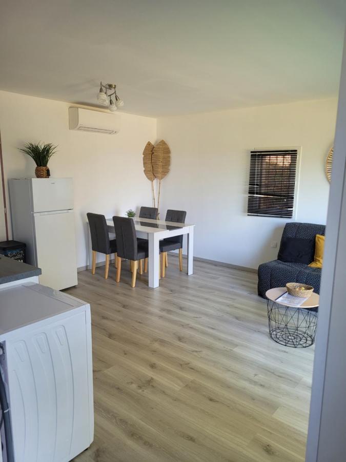 Appartement tout équipé en rez-de-jardin entre Gard et Ardèche Saint-Julien-de-Peyrolas Esterno foto
