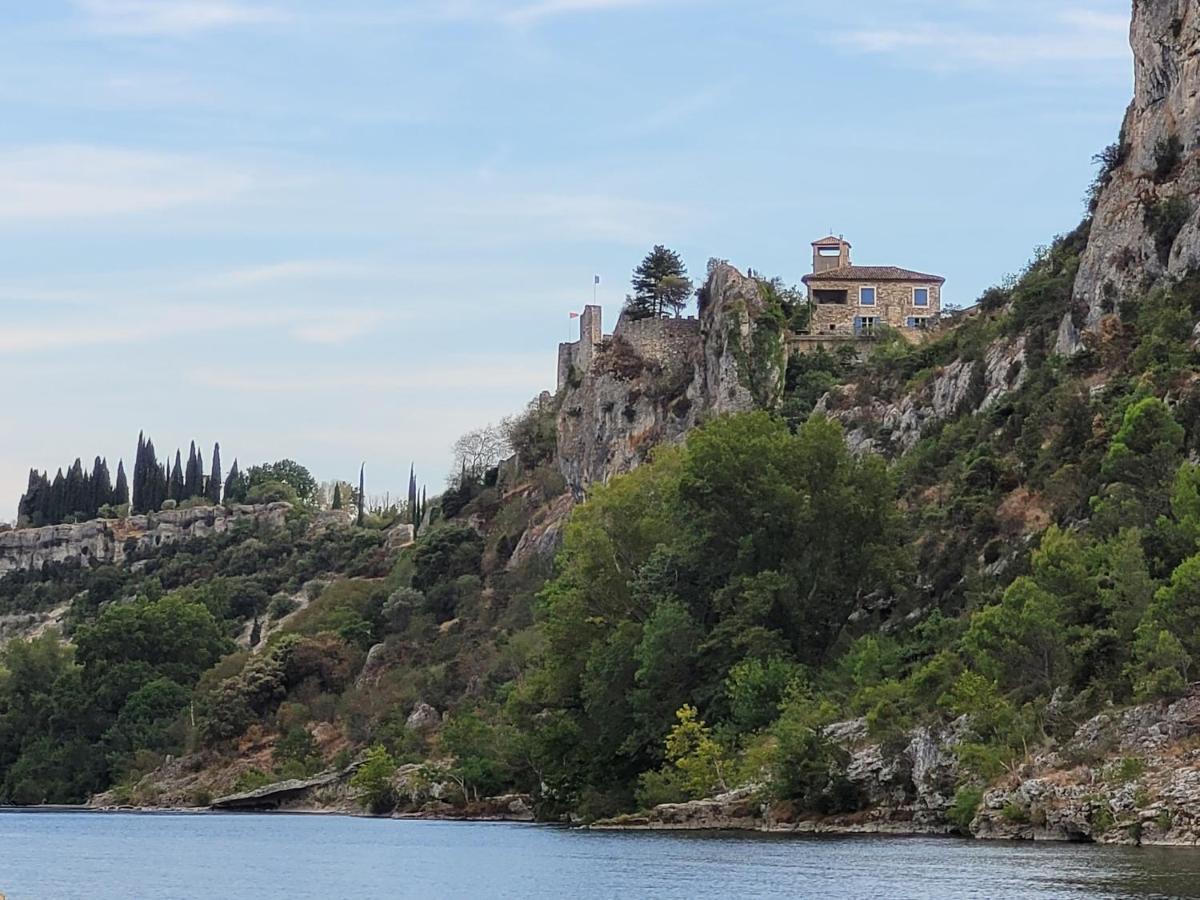 Appartement tout équipé en rez-de-jardin entre Gard et Ardèche Saint-Julien-de-Peyrolas Esterno foto
